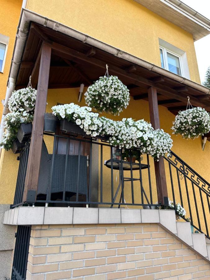 Yellow Villa Gdansk Exterior photo